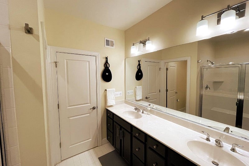 ROOM 1 PRIVATE BATHROOM