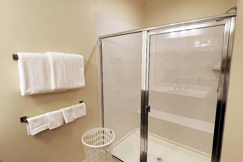 ROOM 1 PRIVATE BATHROOM