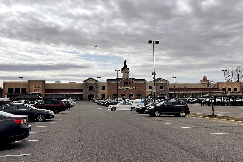 WOODMORE TOWN CENTER/NEARBY MALLS AND RESTAURANTS