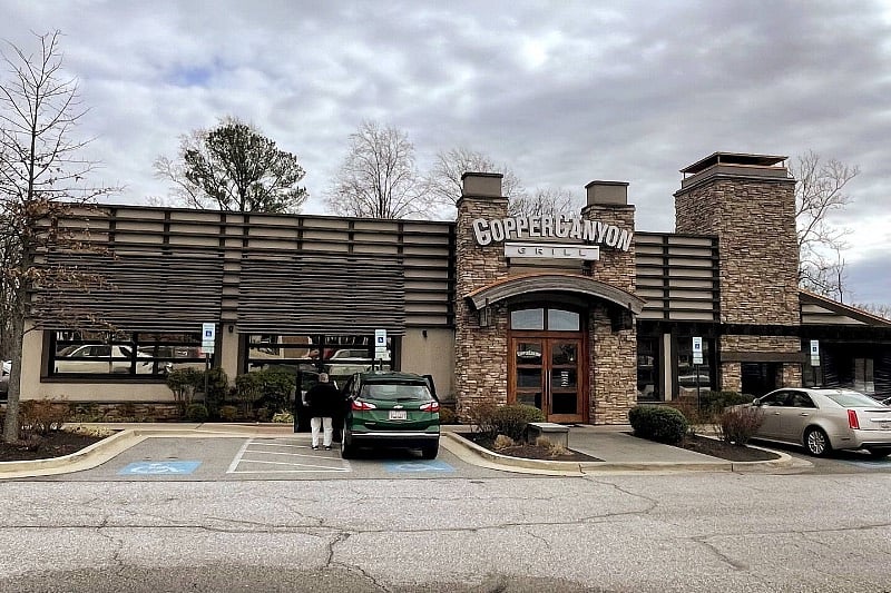 WOODMORE TOWN CENTER/NEARBY MALLS AND RESTAURANTS
