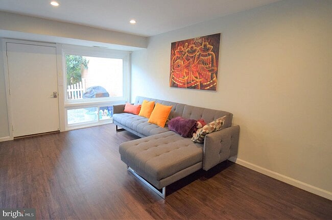 Furnished Finder property 489362_1 photo 4