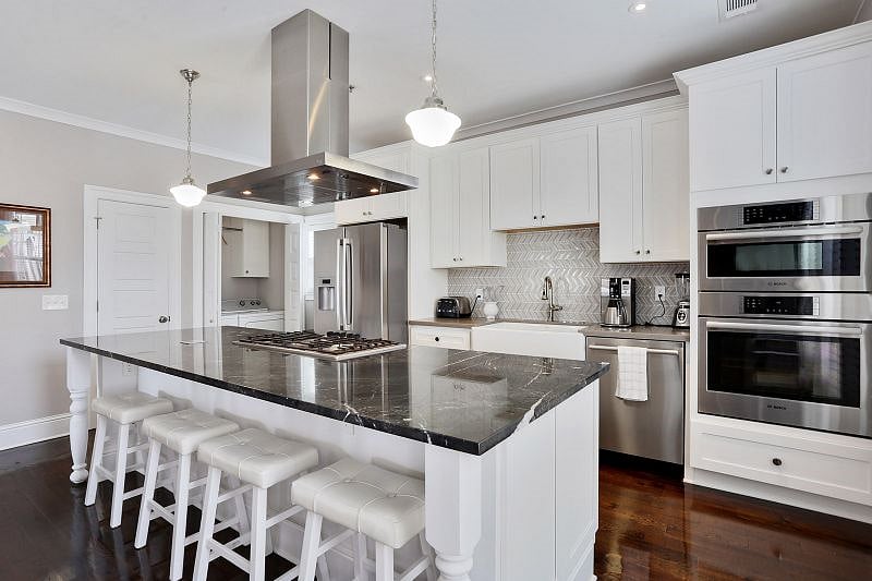 Kitchen with Gas Cooktop
