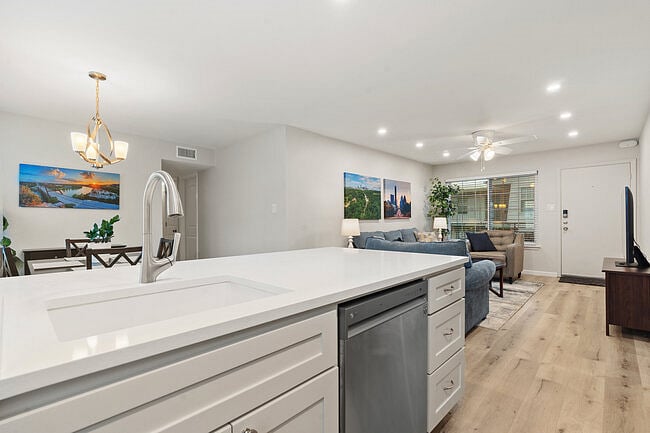Furnished Finder property 489577_2 photo 8