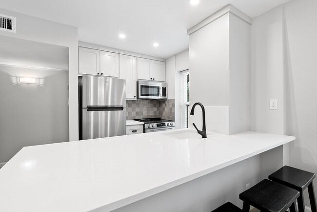 Furnished Finder property 489577_3 photo 6