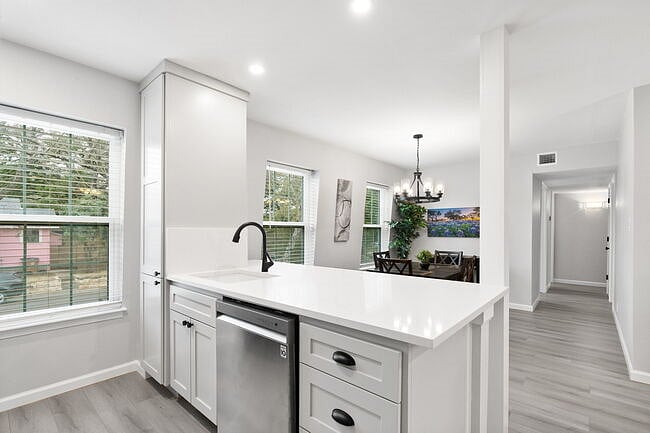 Furnished Finder property 489577_3 photo 8