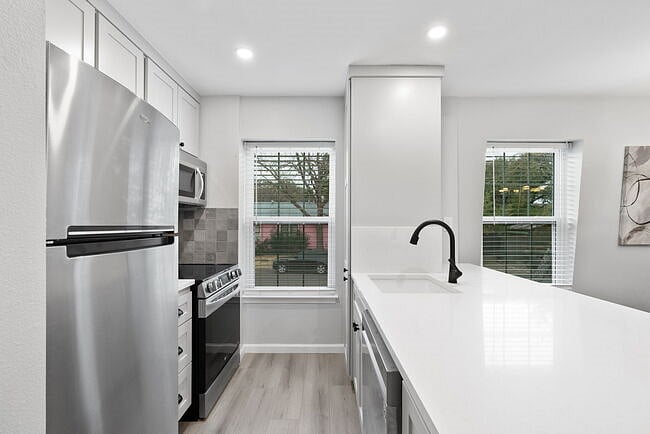 Furnished Finder property 489577_3 photo 5