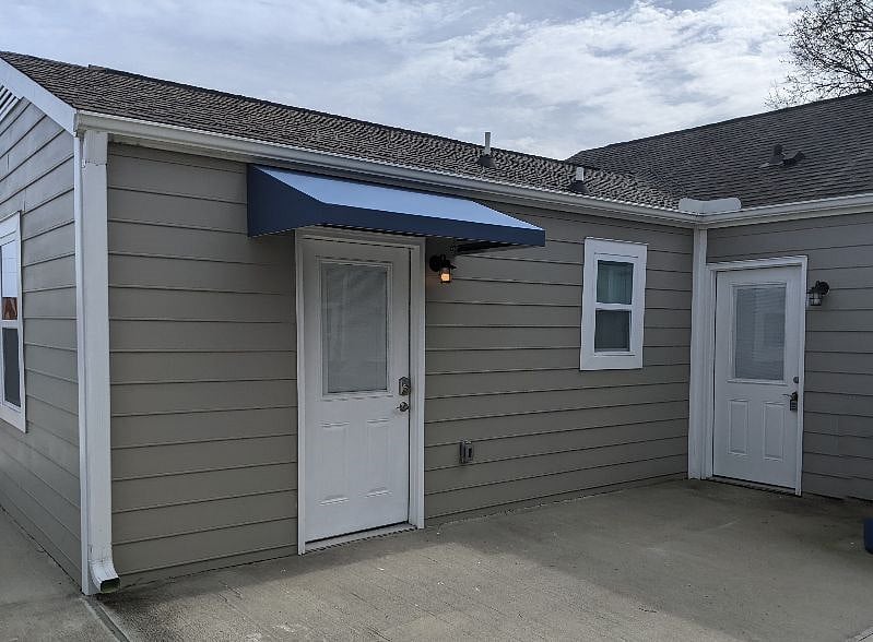 Easy roll off and covered entrance.