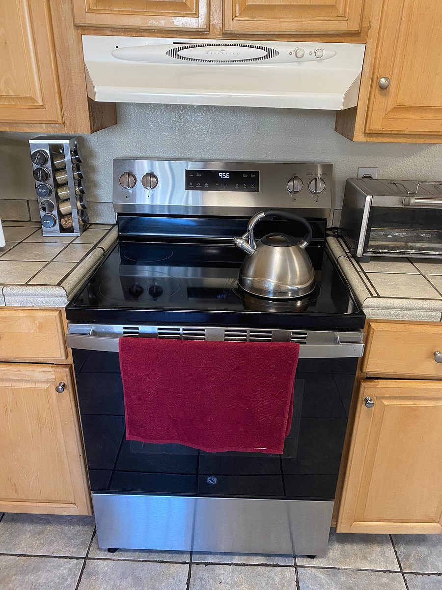 shared kitchen stove/oven