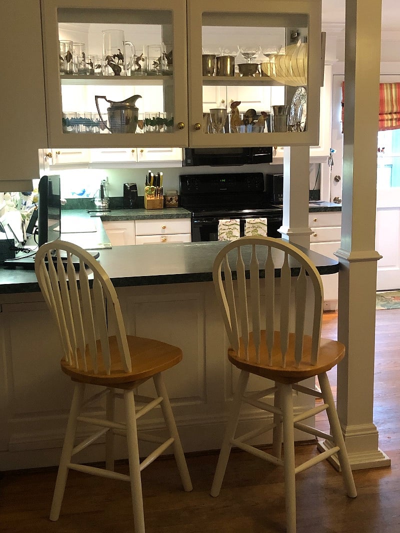 Breakfast seating area in kitchen