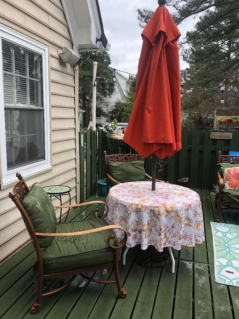 Fully furnished deck for outside enjoyment