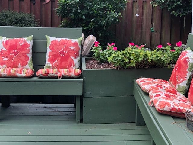 Back Deck with plenty of room for lounging.
