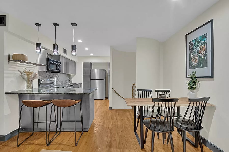 This kitchen offers the perfect balance of casual and formal dining. Enjoy a quick meal or morning coffee at the bar counter for 2, or sit down for a more relaxed dinner in the dining area that comfortably seats 4.