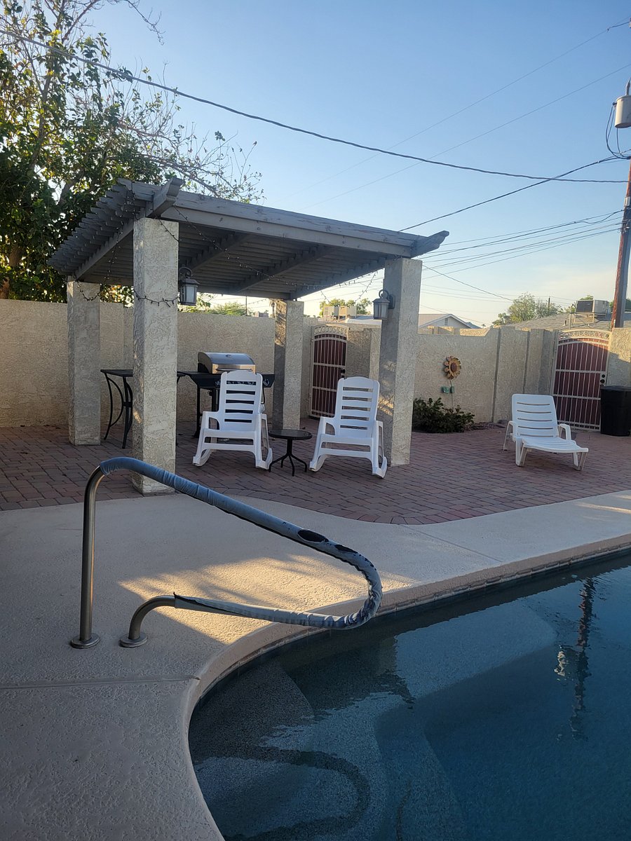 Another view of the pergola.