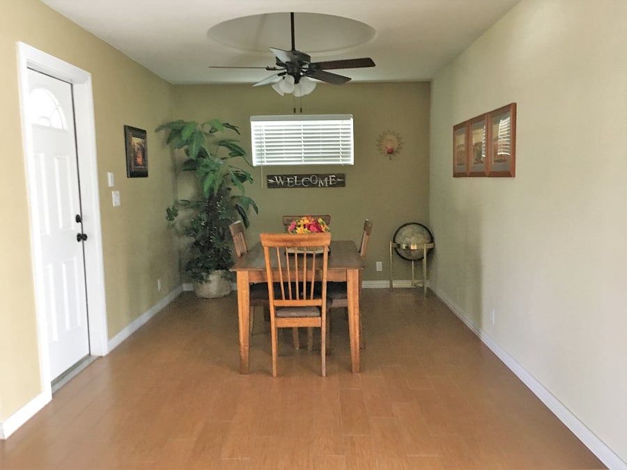Dining room area off of the kitchen.