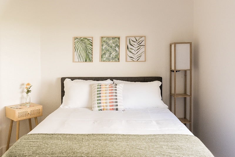Clean, relaxing middle bedroom with high quality 14" memory foam queen mattress.