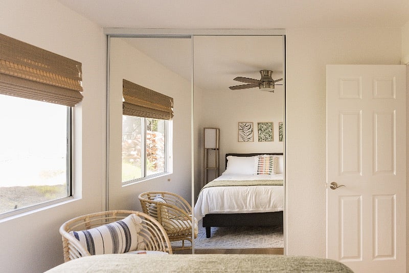 Relax and read in comfort in the middle bedroom