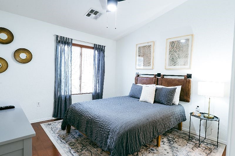Second bedroom ensuite, queen bed and walk-in closet