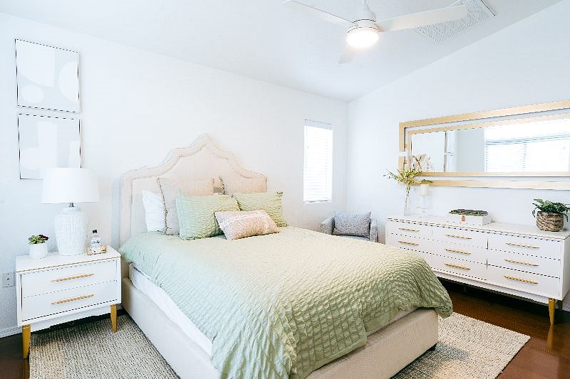 Queen size bed with walk-in closet and ensuite bathroom
