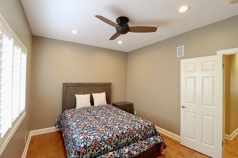 Private bedroom with private bathroom rent is 1700 including utilities and wifi and parking and cleaning. Acces to kitchen and Mail delivery