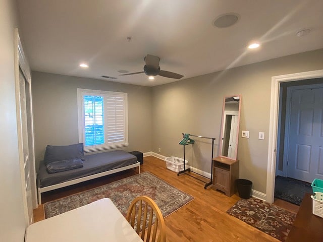 private bedroom with shared bathroom rent is 1400 including utilities and wifi and parking and cleaning. Acces to kitchen and Mail delivery