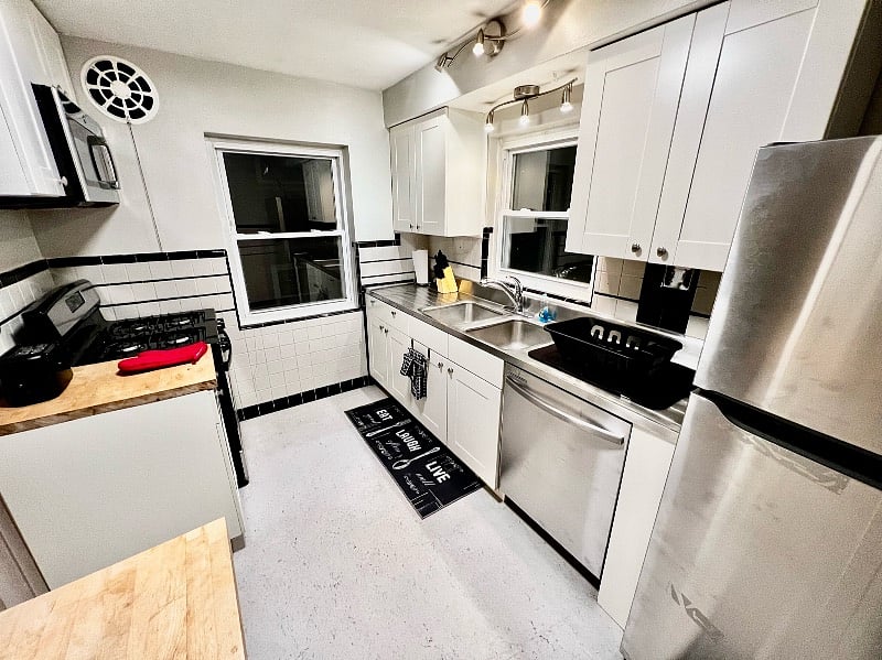 Fully Equipped Kitchen in Apartment 2 on Upper Level - 2 Bedroom