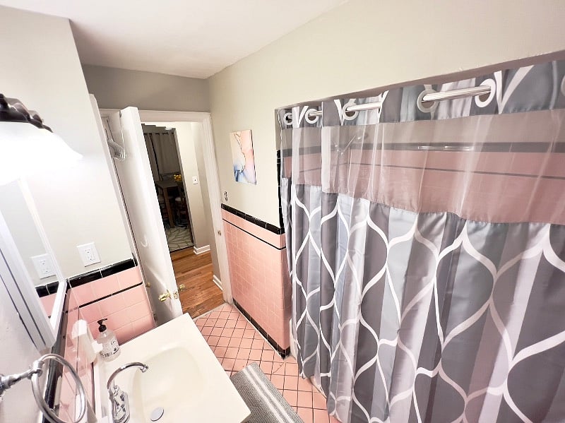 Fully Bathroom with Tub/Shower Combo in Apartment 2 on Upper Level - 2 Bedroom