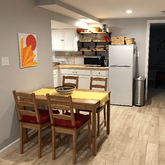 Kitchenette and eating area