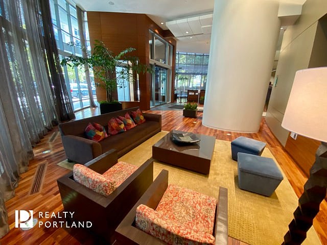 Main lobby hosts frequent cocial happy hours and gatherings, and there is a small libraby/book exchange