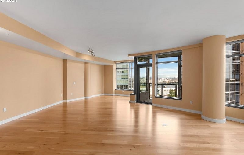 shows unit size without furniture