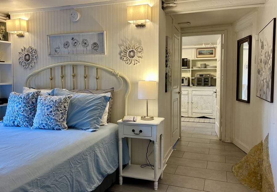 Queen bed with views, A/C in bay sunken window, still with views above.