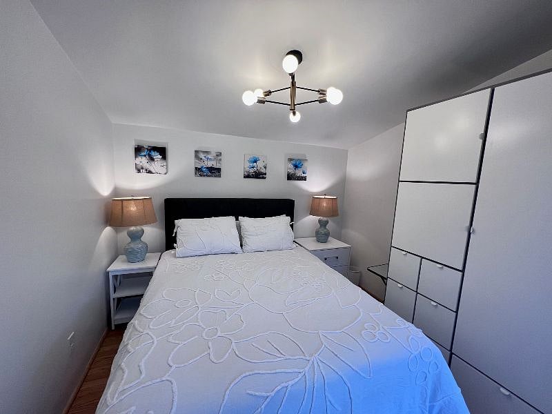 High-end queen bed