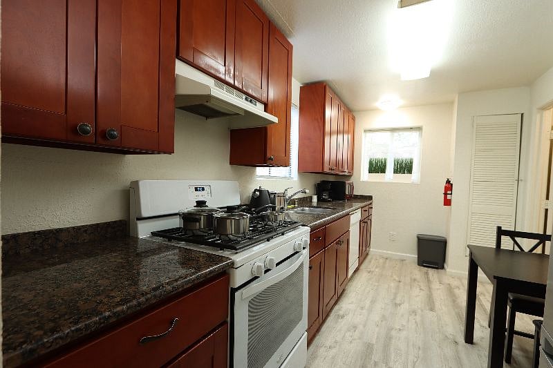 Furnished Finder property 490930_1 photo 6