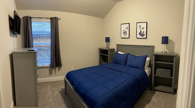 Sleep and relax in bedroom #2 - full-sized bed and walk-in closet