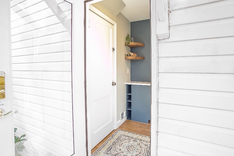 Please note there is not a separate entrance to unit. Unit entrance us immediately inside Back door of house. Unit door does lock with key