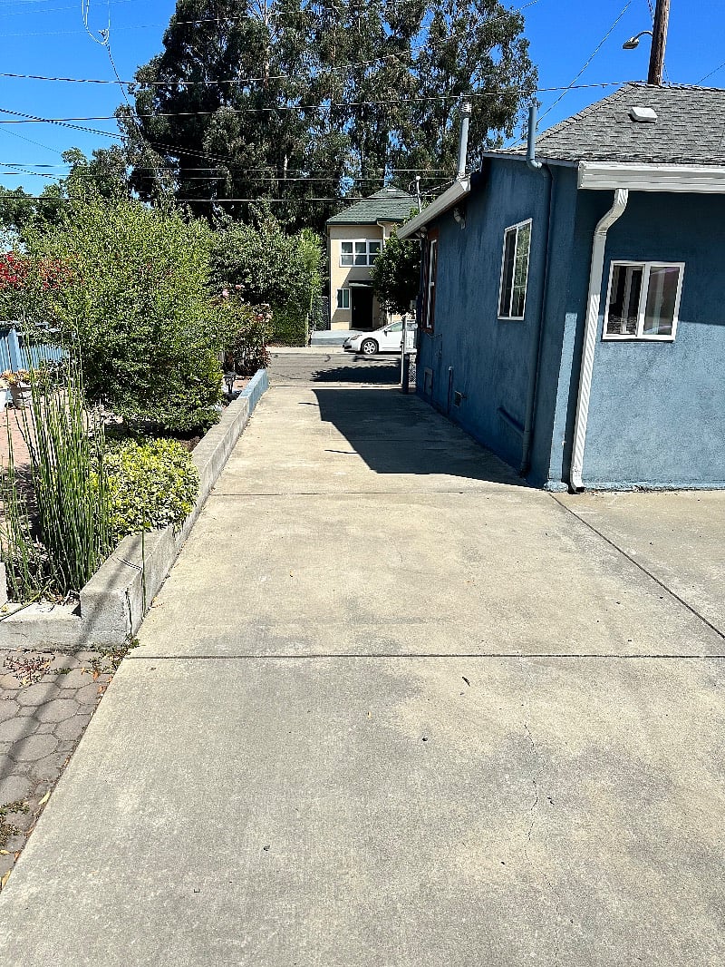 Driveway to Parking. Narrow driveway