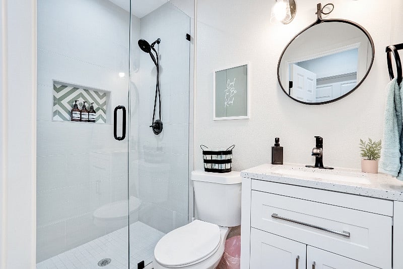 Full Hall Bath