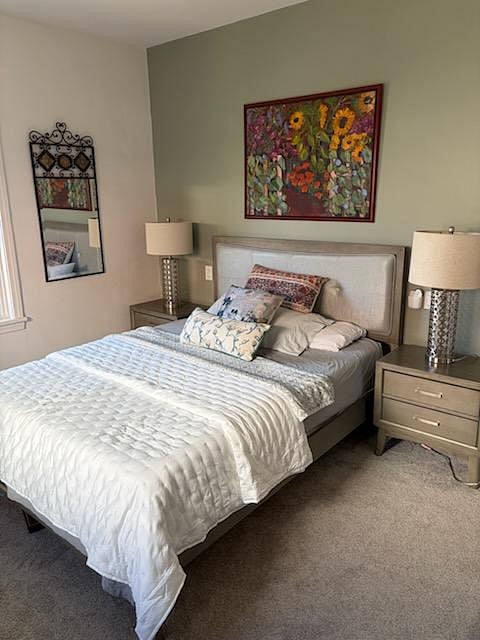 primary bedroom queen bed