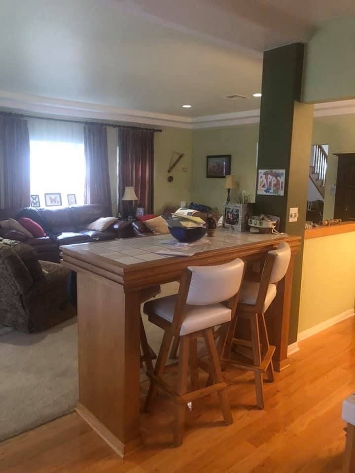 Kitchen bar