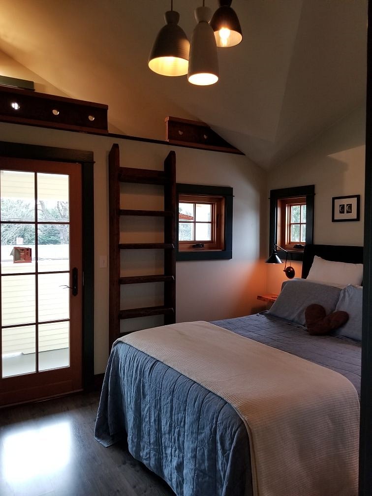 Most all of the more than two dozen beautiful light fixtures have dimmer switches so that you can create the warm mood you desire, or switch to task lighting when needed.