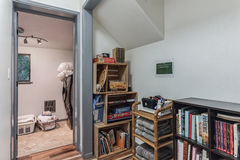 Hallway/ Laundry Room