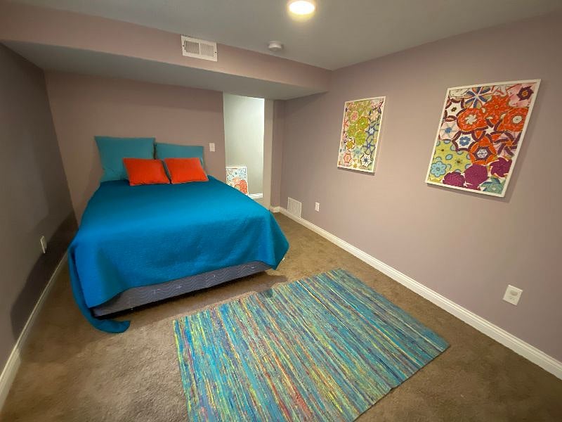 Basement bedroom (Queen bed)