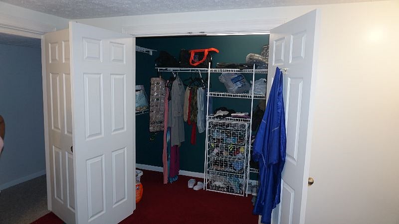 Bedroom 2 Walkin closet