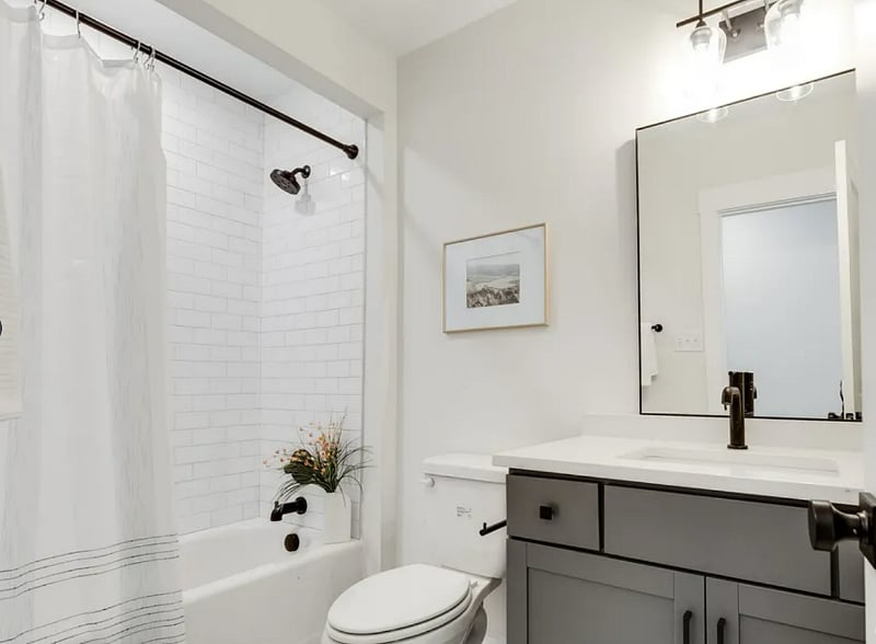 Guest bathroom 