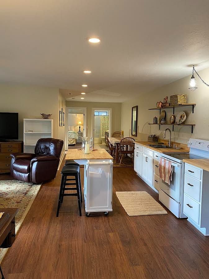 Furnished Finder property 492412_1 photo 3