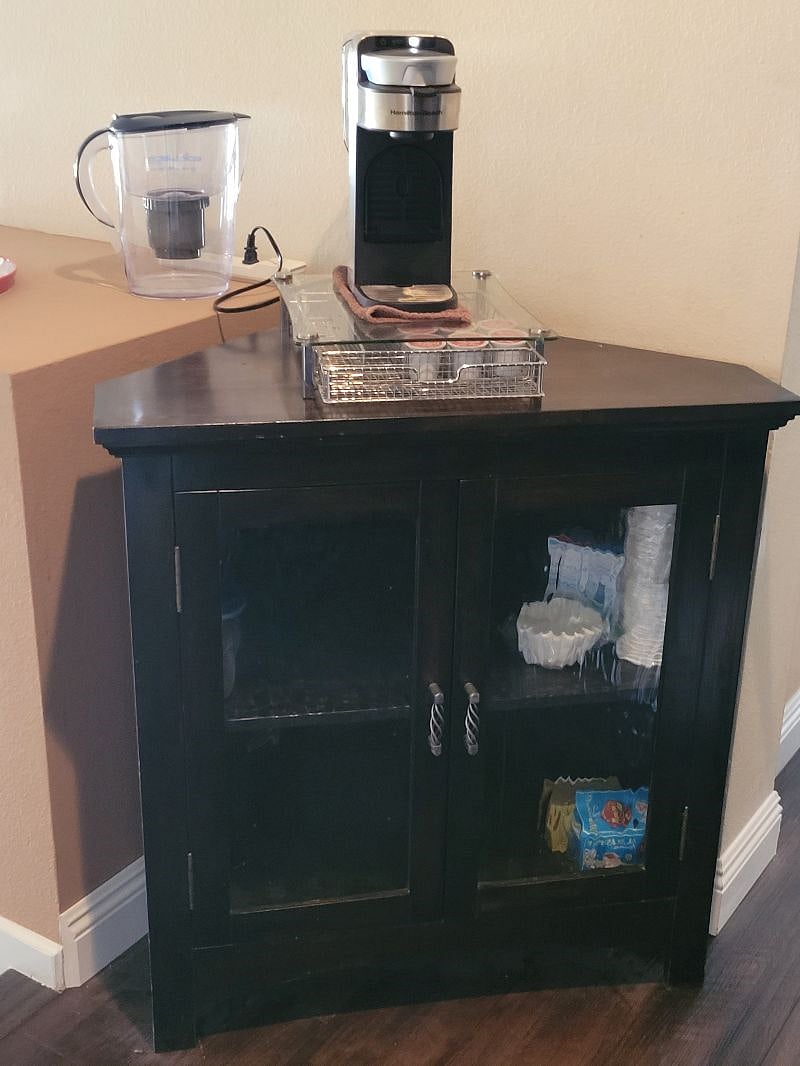 Tired of running downstairs for coffee? Coffee center upstairs landing.