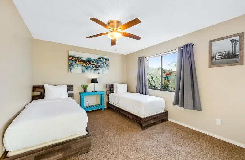 3rd bedroom with two twin beds