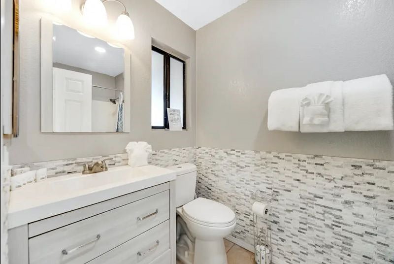 2nd bathroom