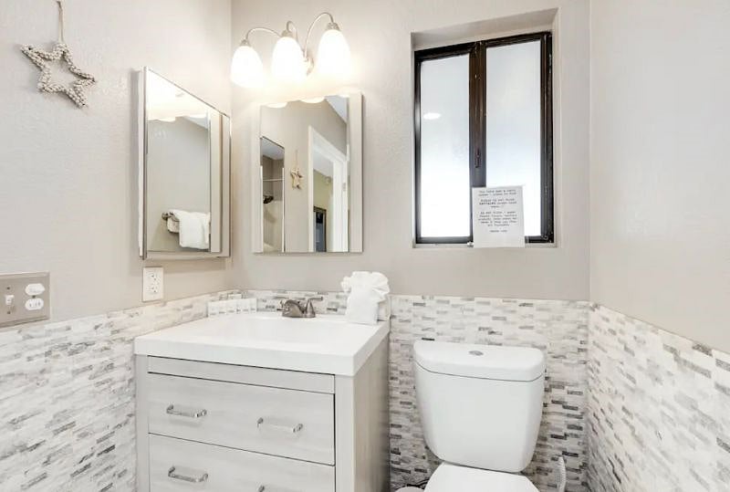2nd bathroom