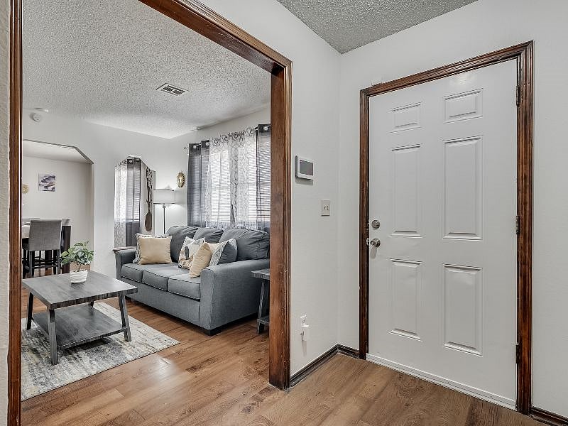Furnished Finder property 492893_1 photo 3