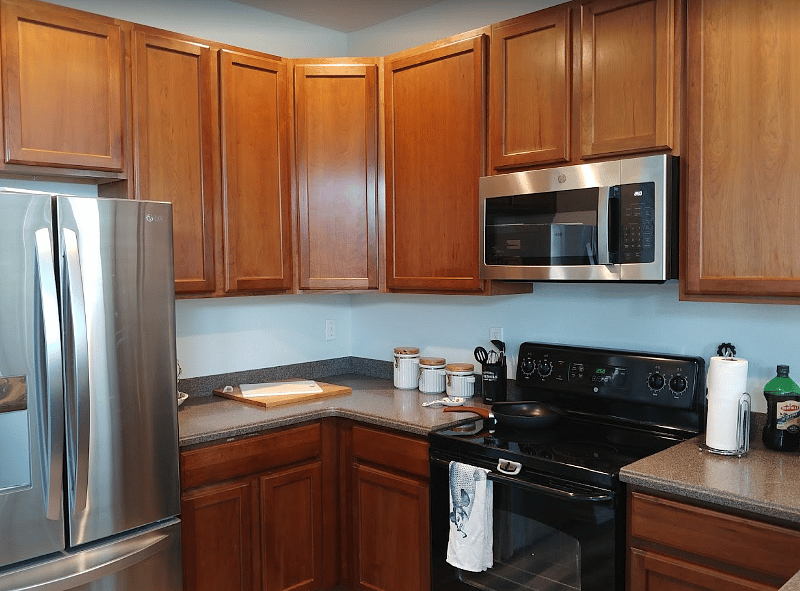 full kitchen shared with main-level tenant